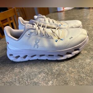 On Cloud running Cloud Tilt women’s size 11